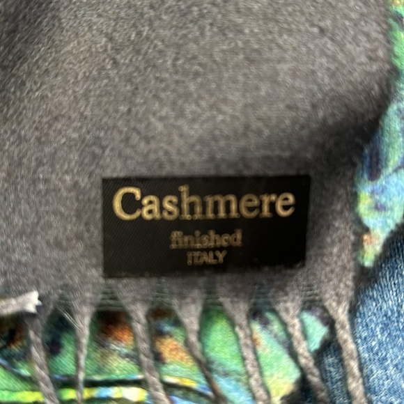 Beautiful Italian Cashmere Wrap Scarf - Picture 8 of 8